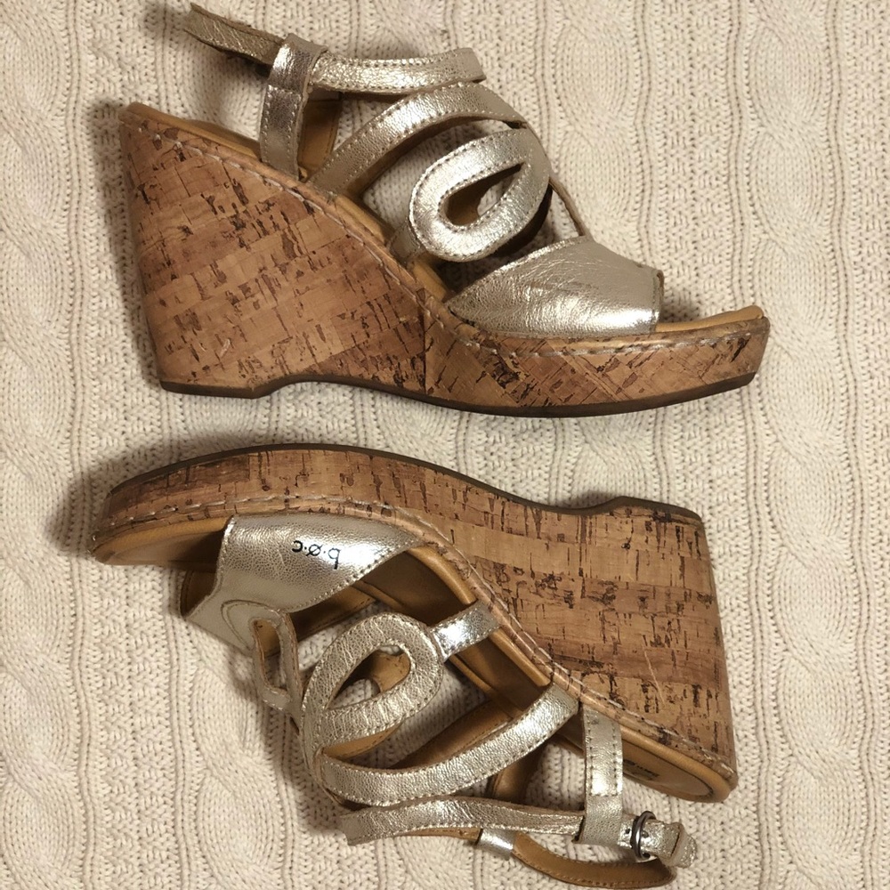 b.o.c. Wedge sandal metallic sz 8